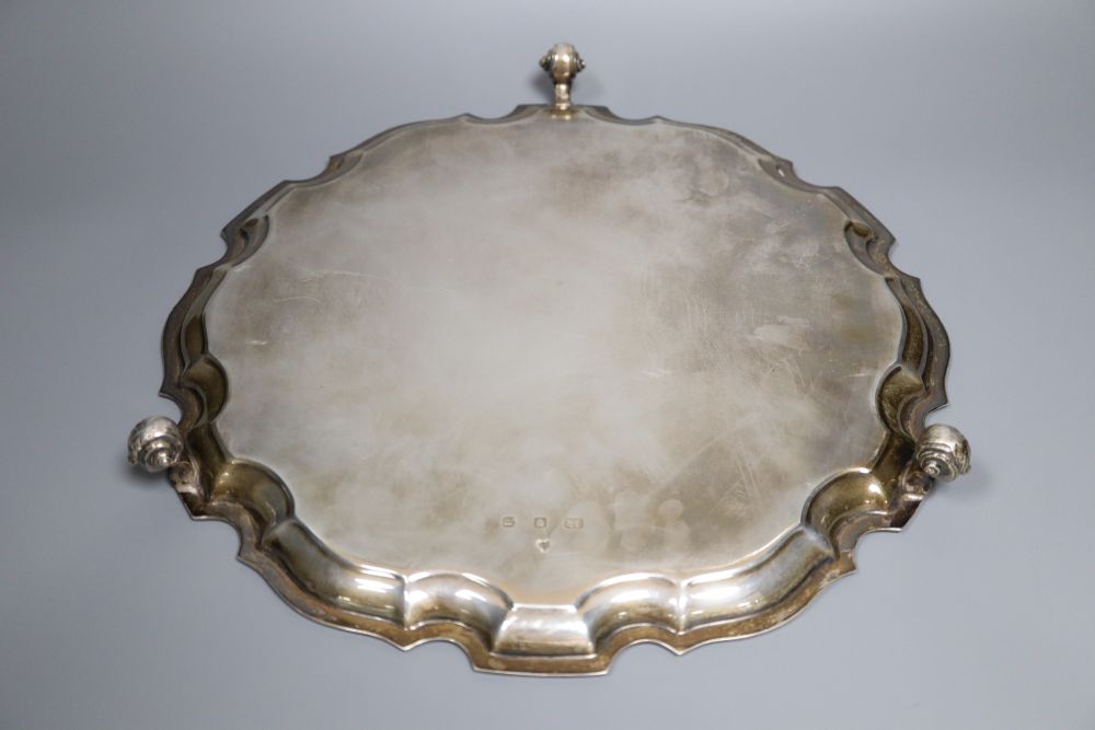A modern silver salver, with a piecrust border, on three scroll feet, Wakely & Wheeler, London, 1967, 30.6cm, 27.5oz.